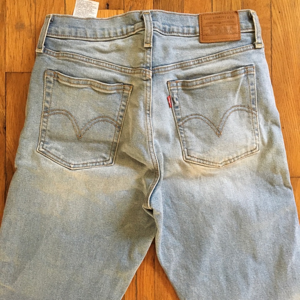 Levi’s wedgie fit light blue waist 28